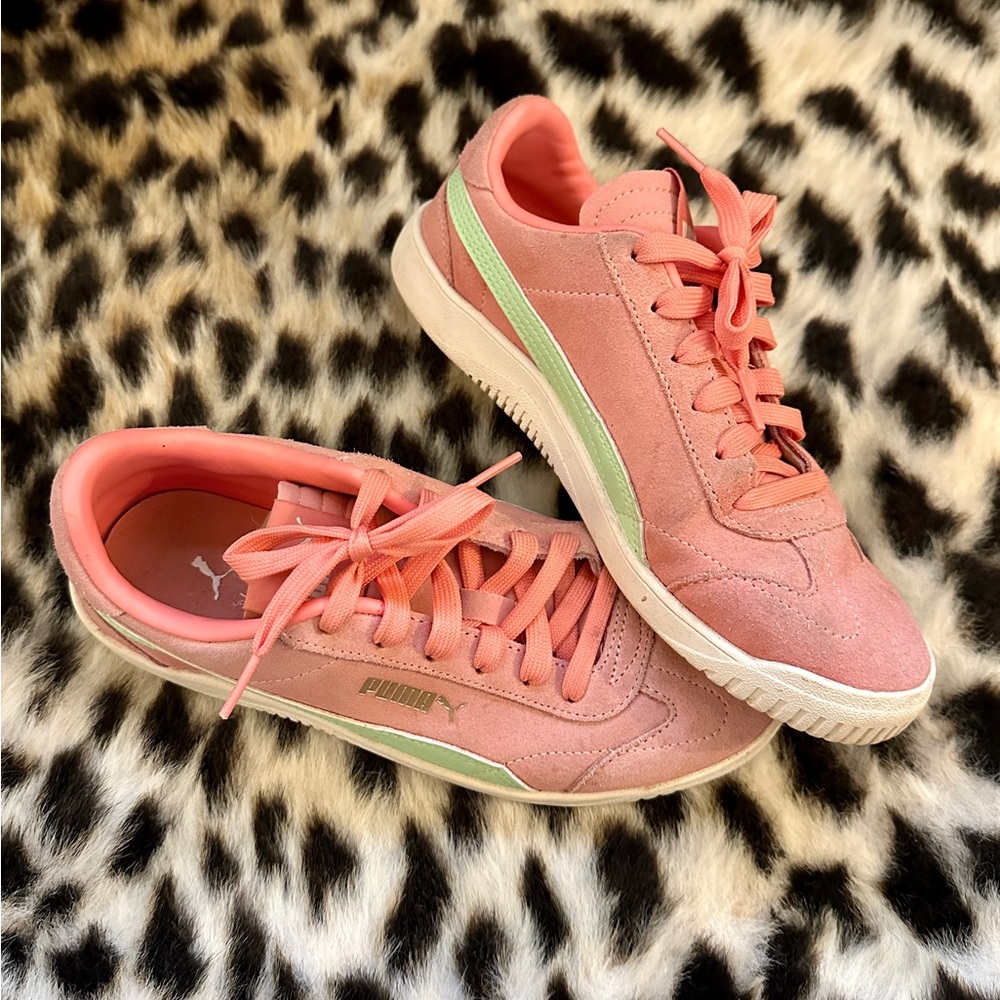 Puma Women's 5v5 Coral Sneaker
